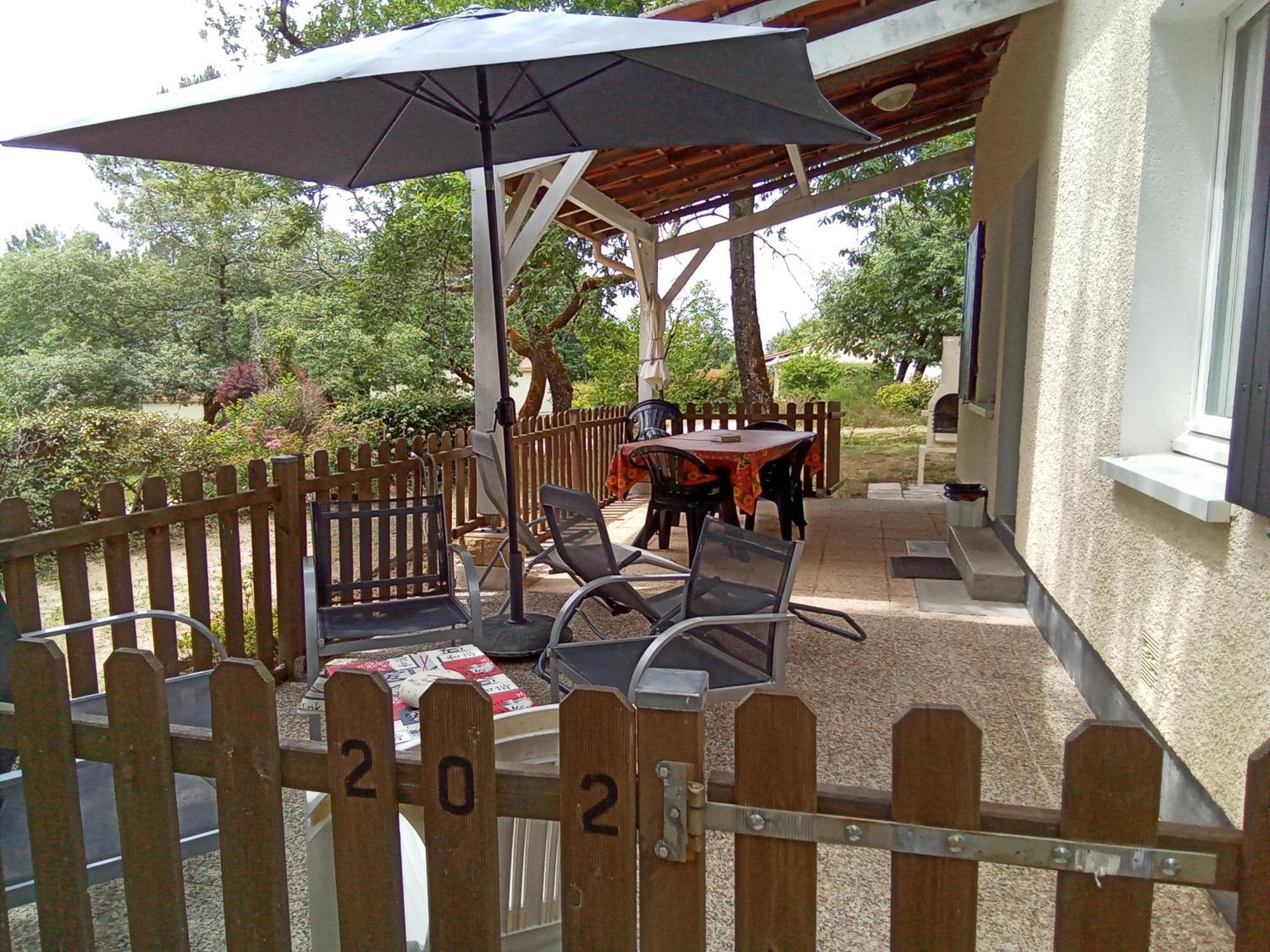 Etang Vallier Resort Brossac Buitenkant foto